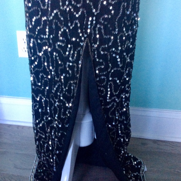 LAURENCE KAZAR NY Size L SEQUENCED GOWN - Picture 4 of 11